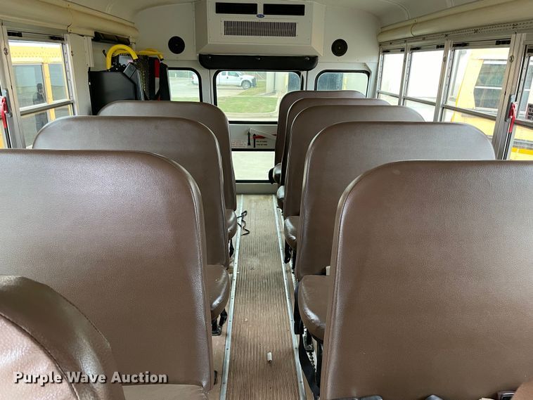 image for item MR9494 2007 Ford E450 Super Duty  school bus