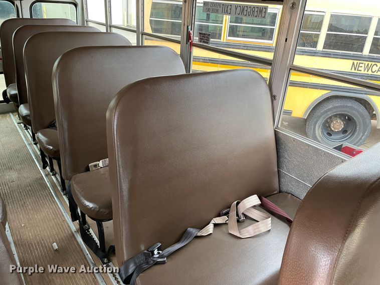 image for item MR9494 2007 Ford E450 Super Duty  school bus