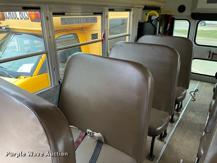 image for item MR9494 2007 Ford E450 Super Duty  school bus