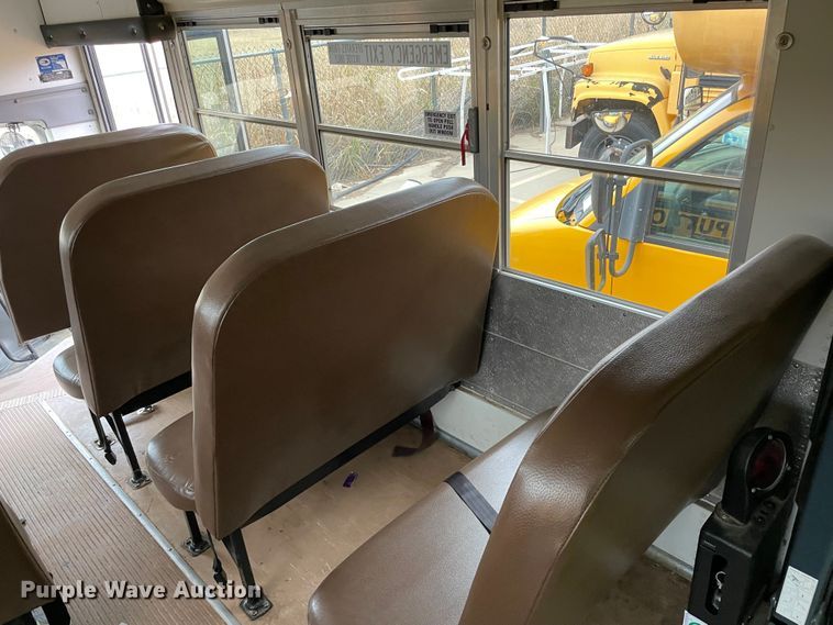 image for item MR9494 2007 Ford E450 Super Duty  school bus