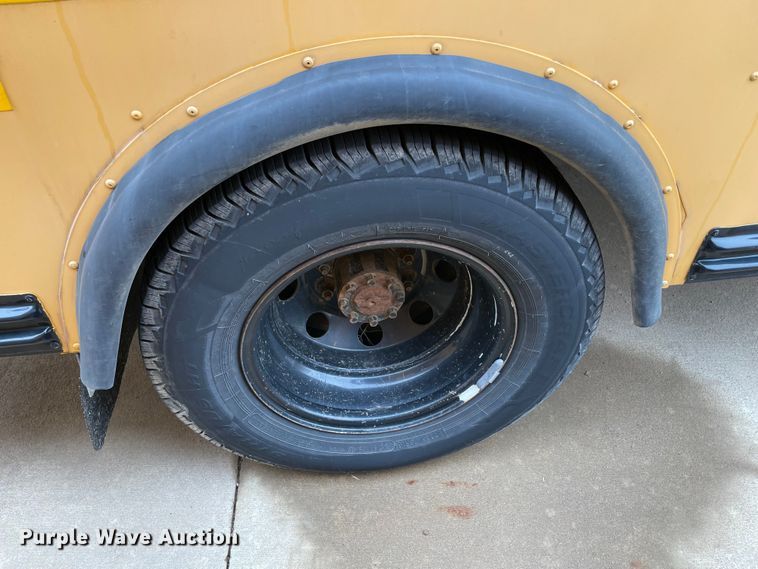 image for item MR9494 2007 Ford E450 Super Duty  school bus