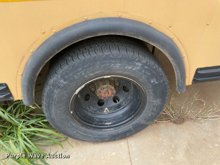 image for item MR9494 2007 Ford E450 Super Duty  school bus