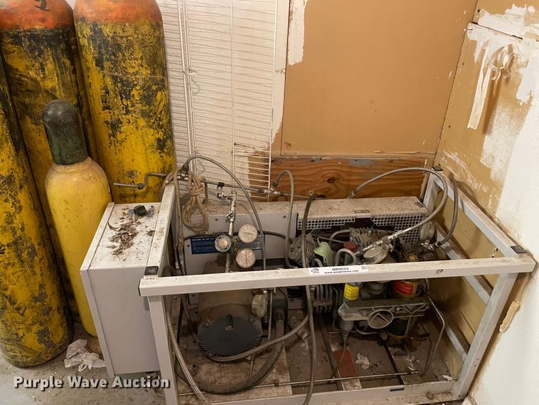 image for item MR9523 Bauer C-E1  breathing air compressor