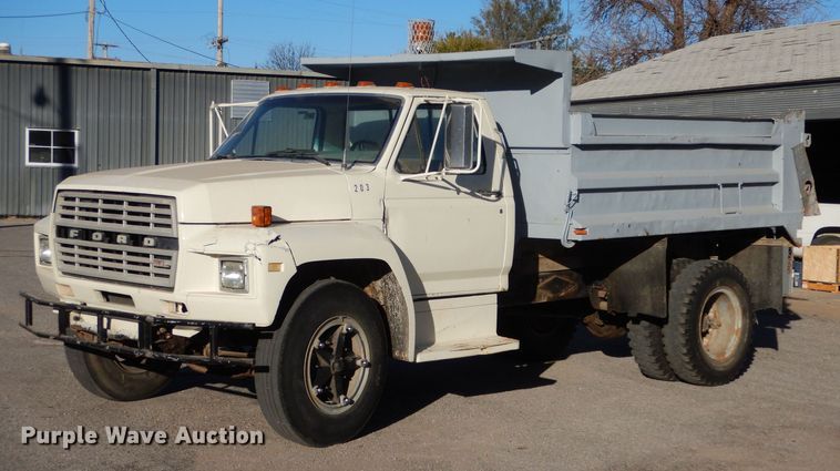 image for item MT9828 Ford  dump truck