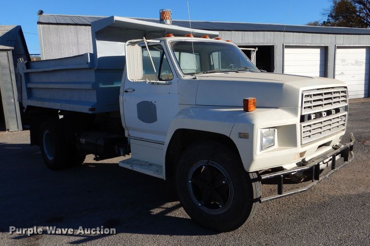 image for item MT9828 Ford  dump truck