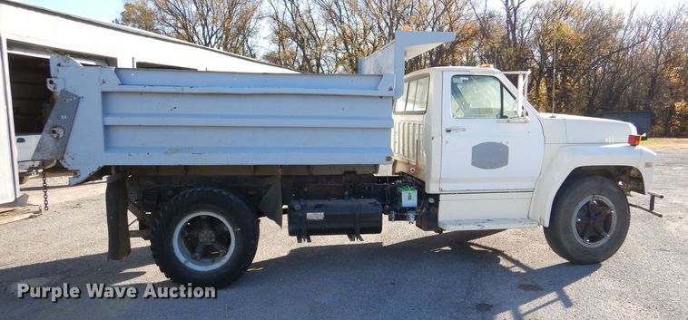 image for item MT9828 Ford  dump truck