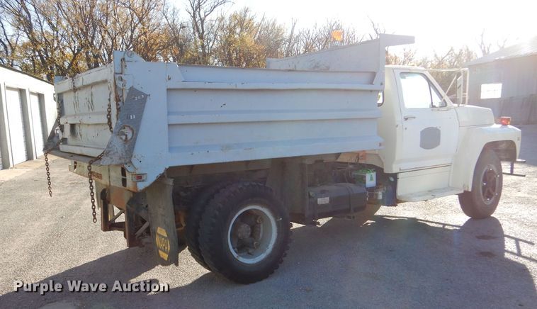 image for item MT9828 Ford  dump truck