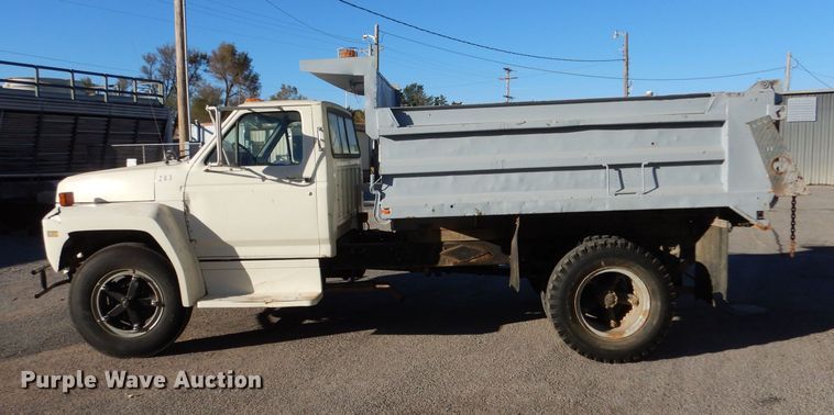 image for item MT9828 Ford  dump truck