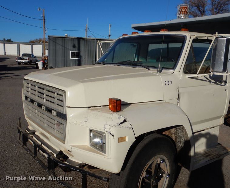 image for item MT9828 Ford  dump truck