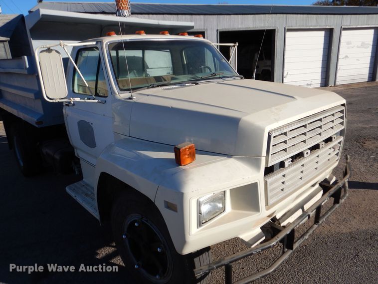 image for item MT9828 Ford  dump truck