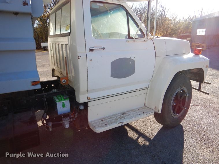 image for item MT9828 Ford  dump truck