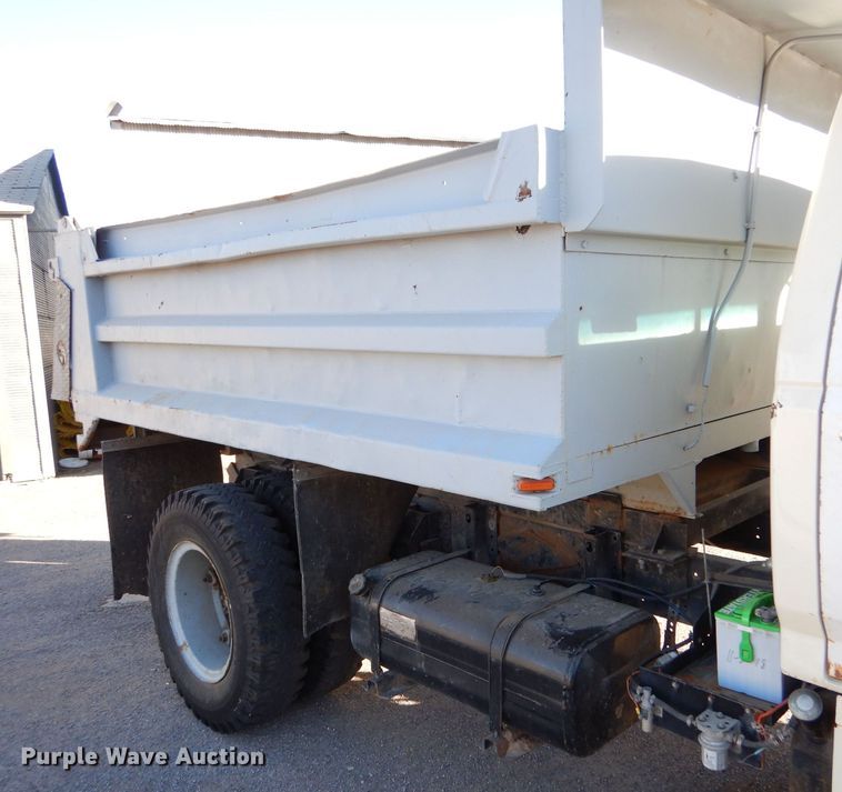image for item MT9828 Ford  dump truck