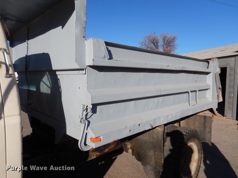 image for item MT9828 Ford  dump truck