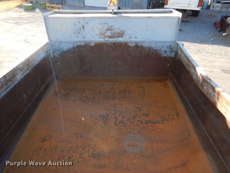 image for item MT9828 Ford  dump truck