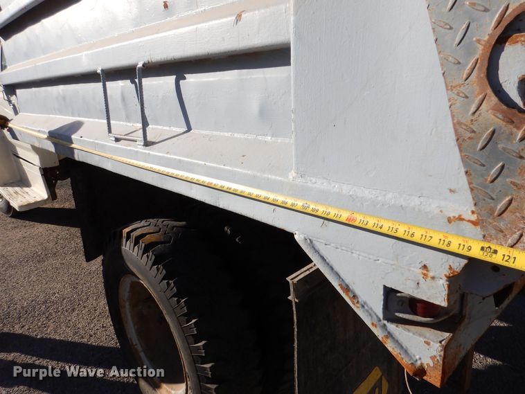 image for item MT9828 Ford  dump truck