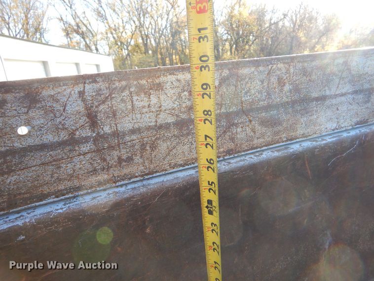 image for item MT9828 Ford  dump truck