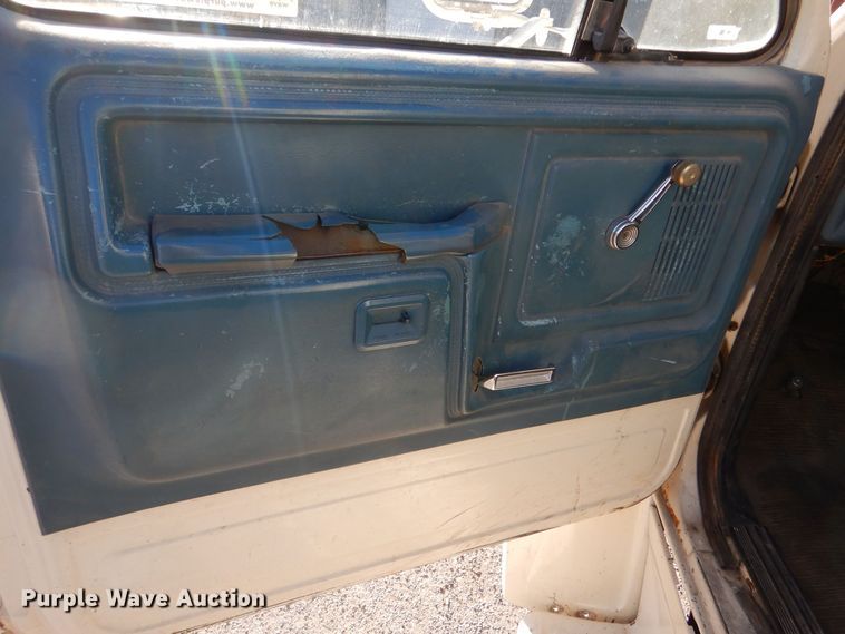 image for item MT9828 Ford  dump truck