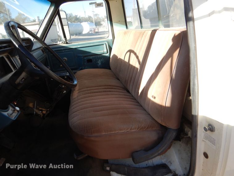 image for item MT9828 Ford  dump truck