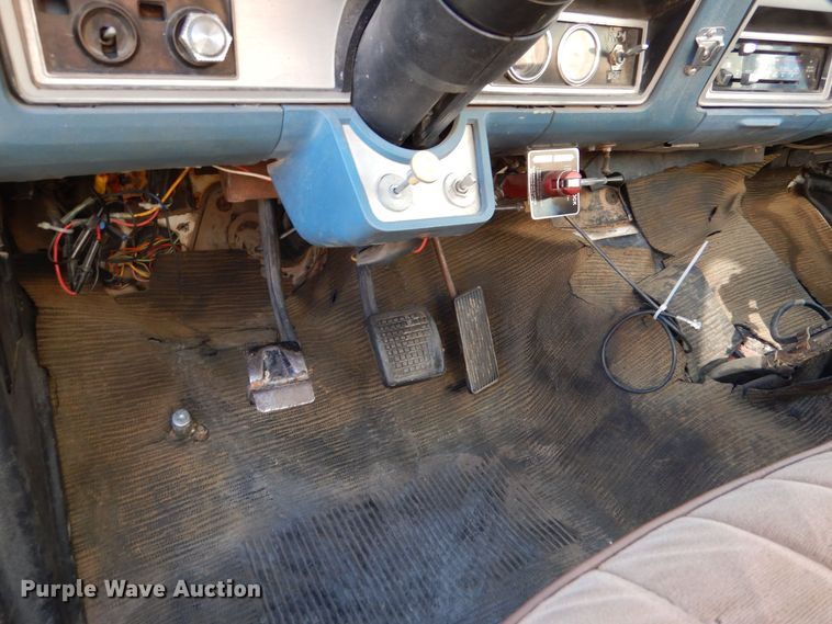 image for item MT9828 Ford  dump truck