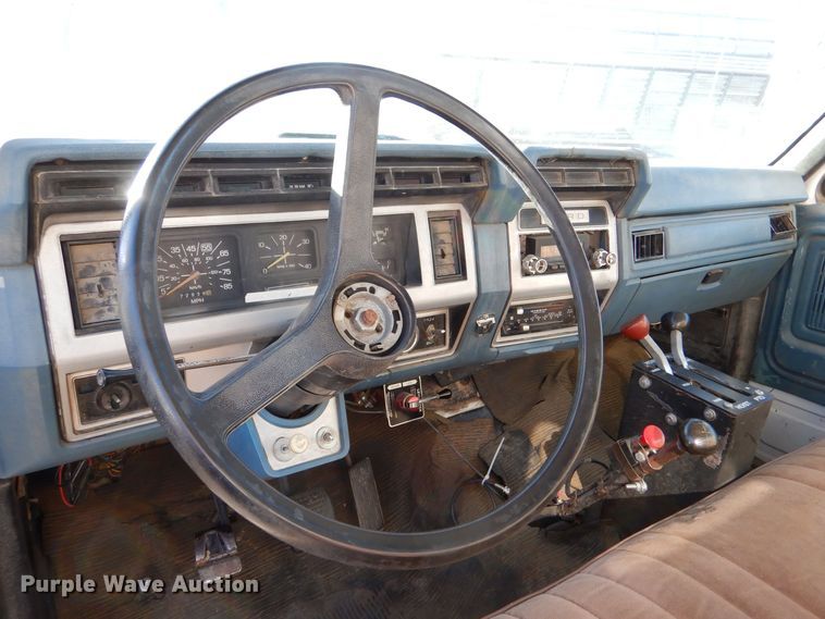 image for item MT9828 Ford  dump truck