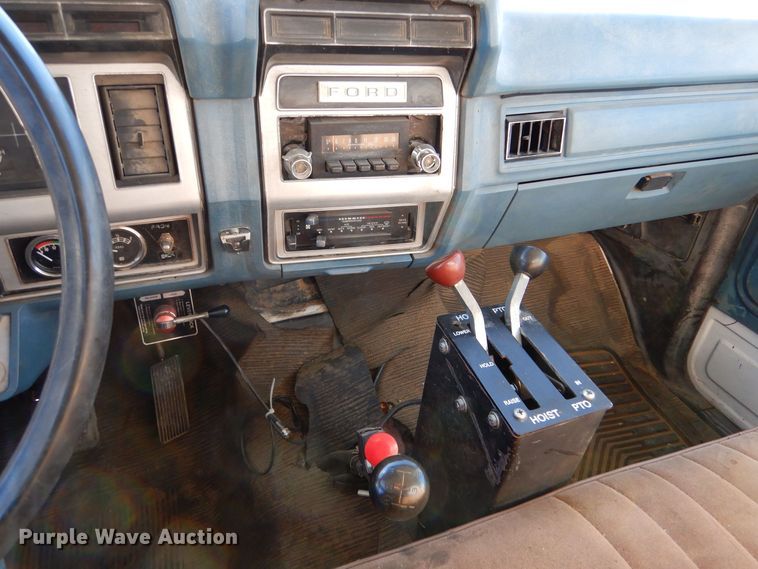 image for item MT9828 Ford  dump truck