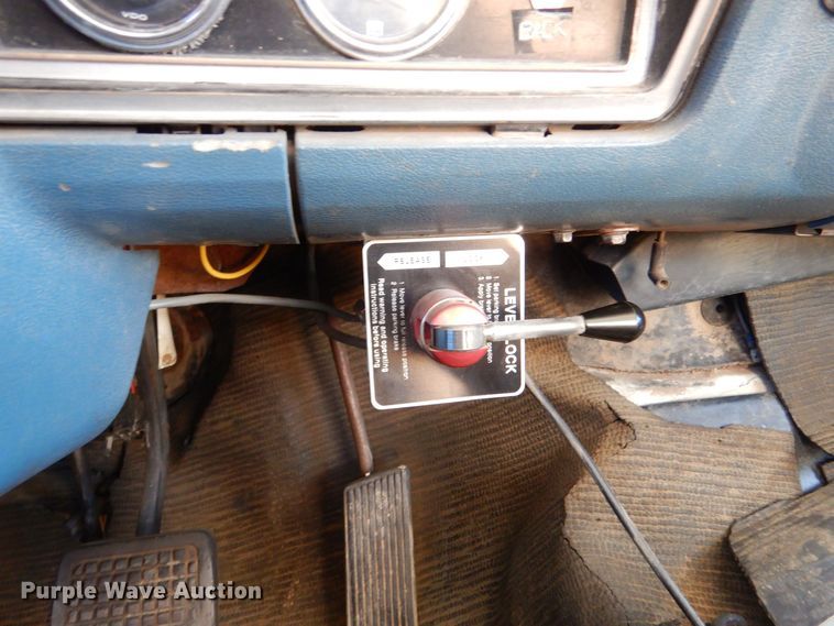 image for item MT9828 Ford  dump truck