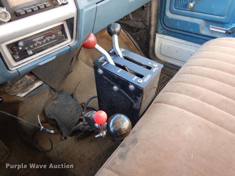 image for item MT9828 Ford  dump truck