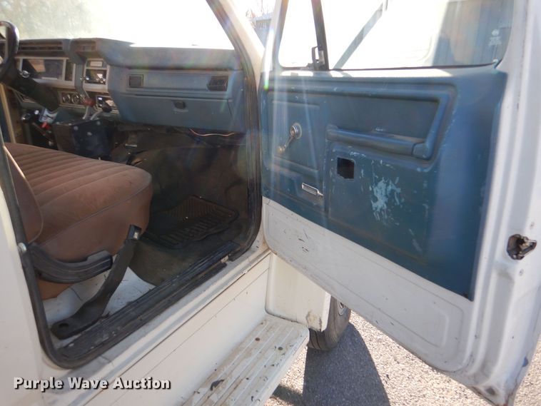 image for item MT9828 Ford  dump truck