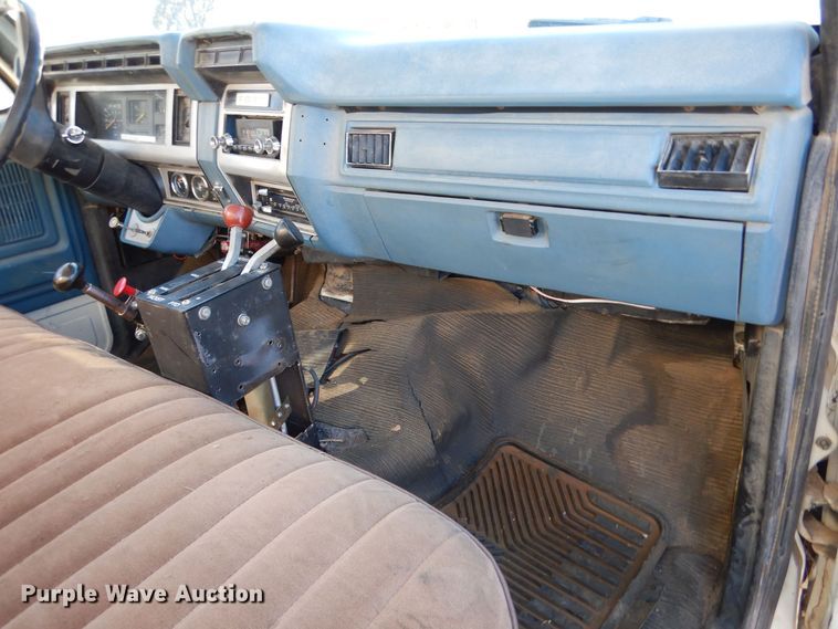 image for item MT9828 Ford  dump truck