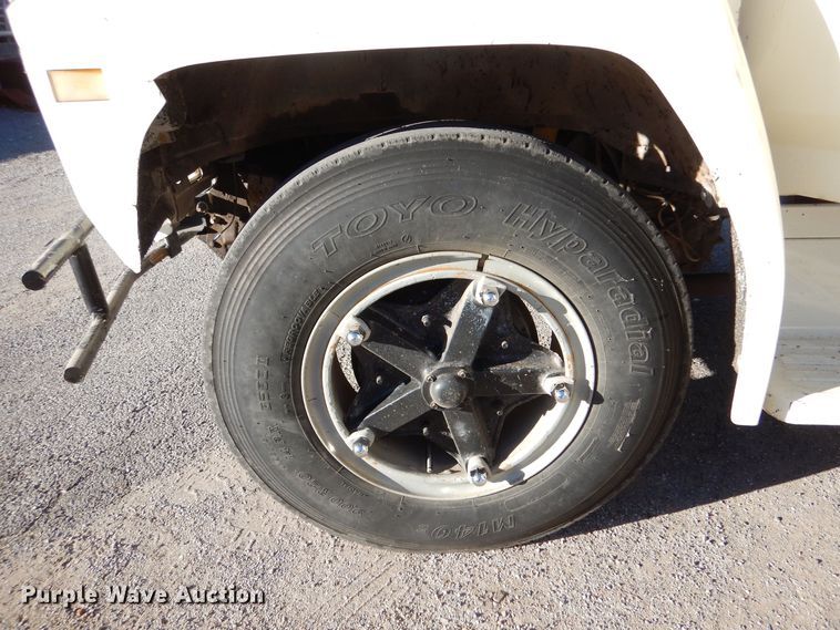 image for item MT9828 Ford  dump truck