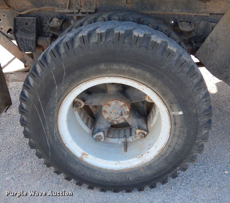 image for item MT9828 Ford  dump truck