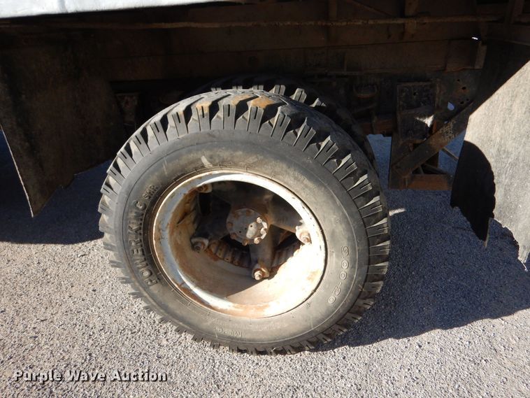 image for item MT9828 Ford  dump truck