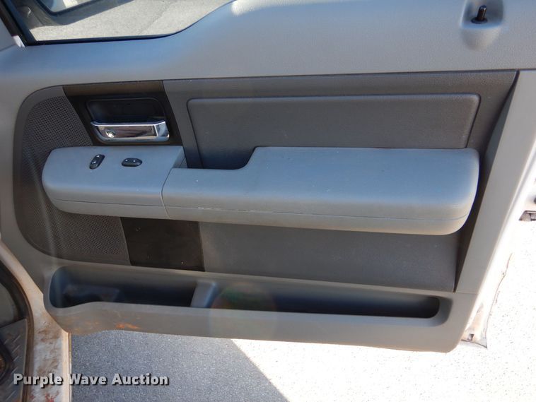 image for item MT9913 2005 Ford F150  SuperCab pickup truck