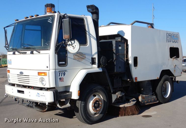 image for item MT9915 2005 Sterling SC8000  street sweeper truck