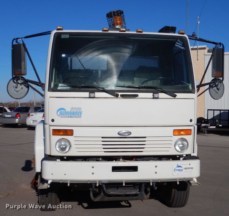 image for item MT9915 2005 Sterling SC8000  street sweeper truck