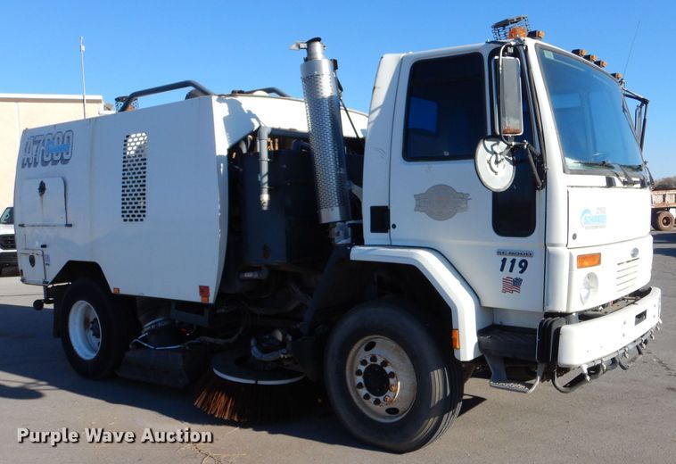 image for item MT9915 2005 Sterling SC8000  street sweeper truck