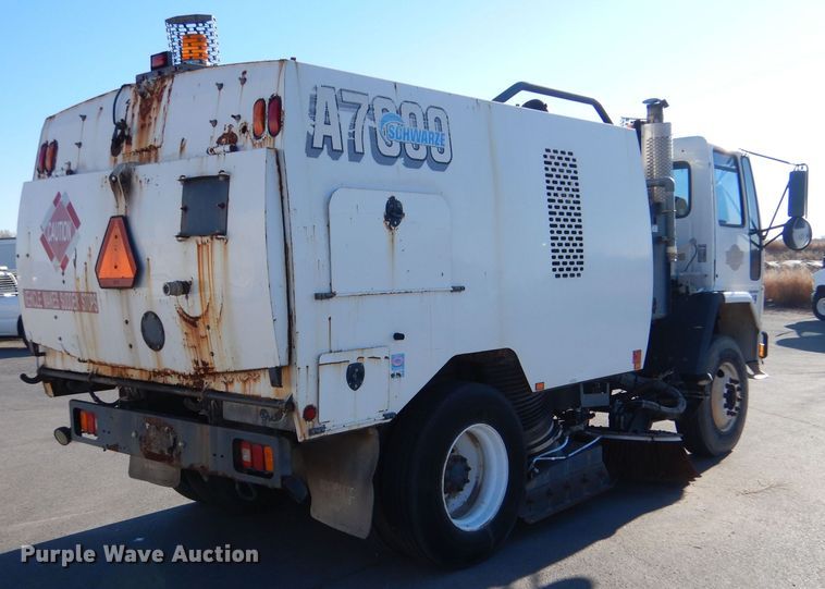 image for item MT9915 2005 Sterling SC8000  street sweeper truck