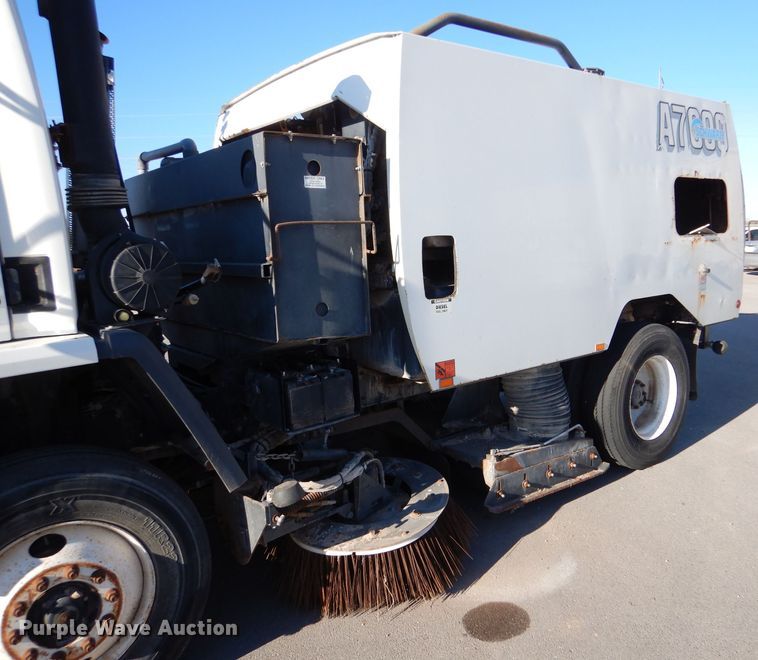 image for item MT9915 2005 Sterling SC8000  street sweeper truck