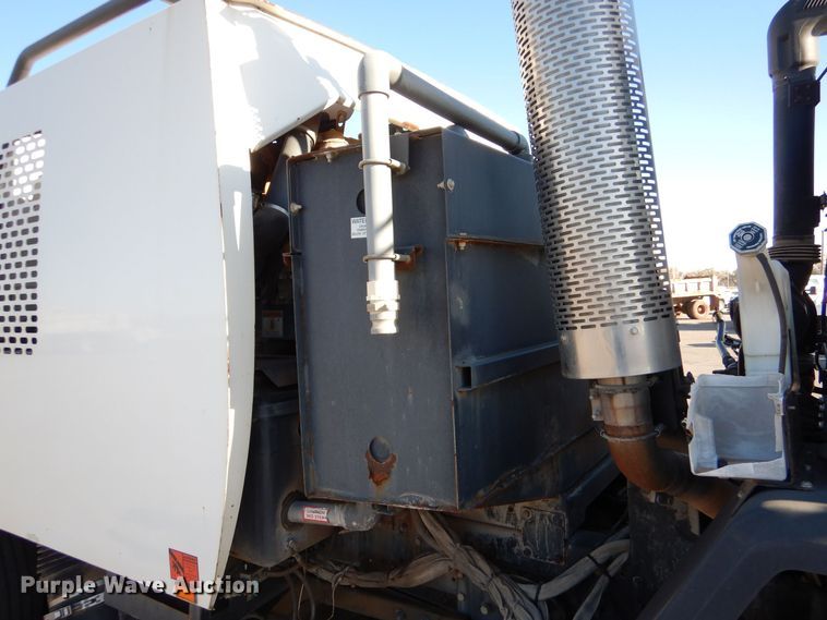 image for item MT9915 2005 Sterling SC8000  street sweeper truck