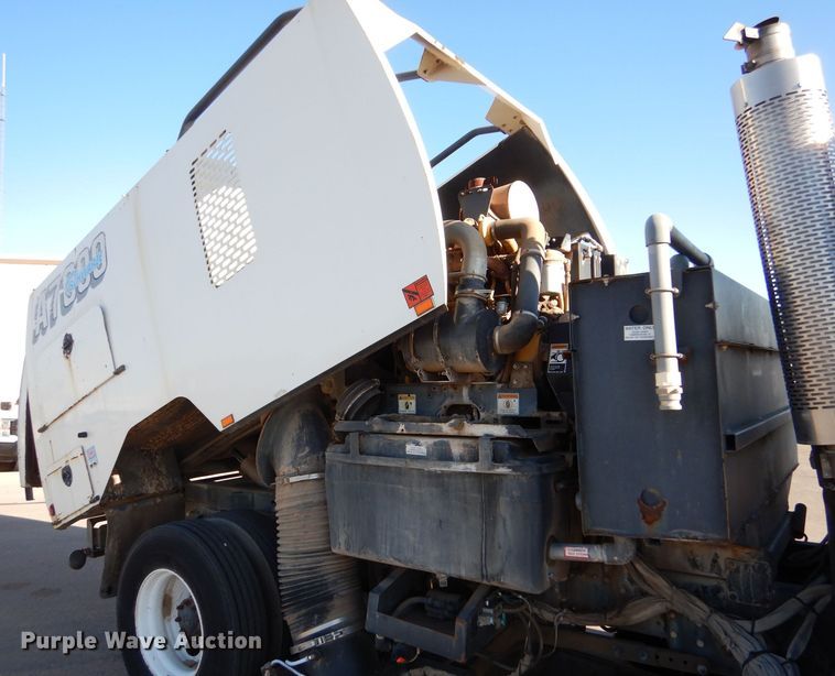 image for item MT9915 2005 Sterling SC8000  street sweeper truck