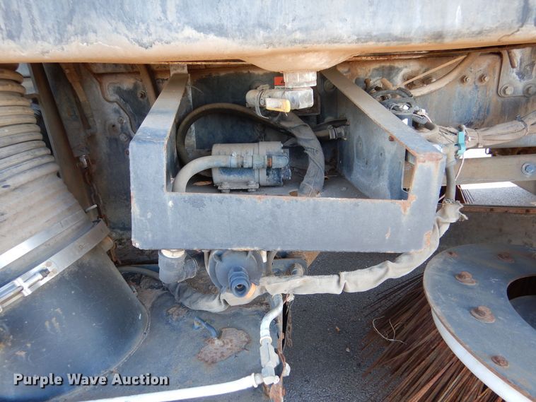 image for item MT9915 2005 Sterling SC8000  street sweeper truck