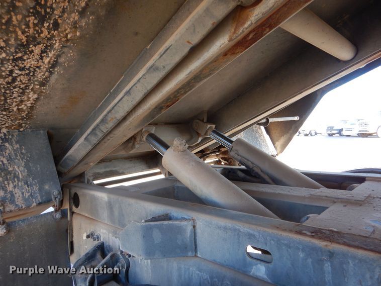 image for item MT9915 2005 Sterling SC8000  street sweeper truck