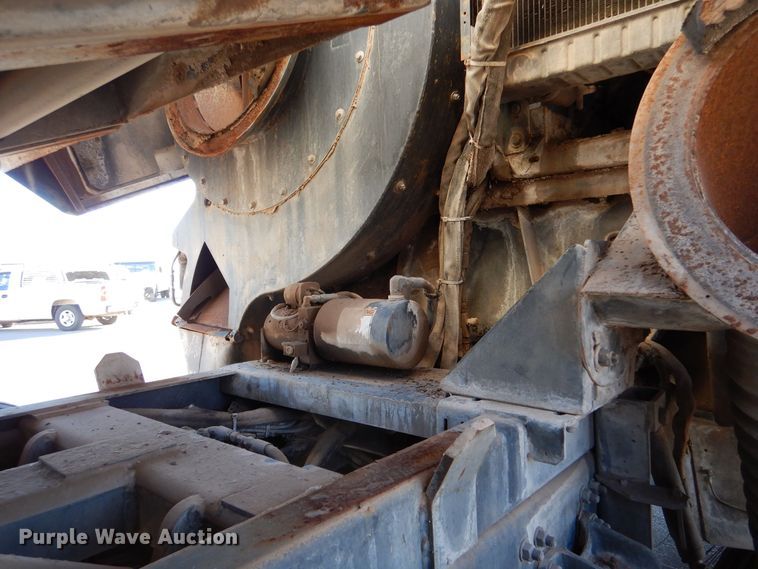 image for item MT9915 2005 Sterling SC8000  street sweeper truck