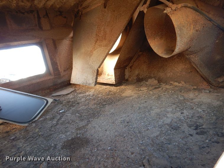 image for item MT9915 2005 Sterling SC8000  street sweeper truck