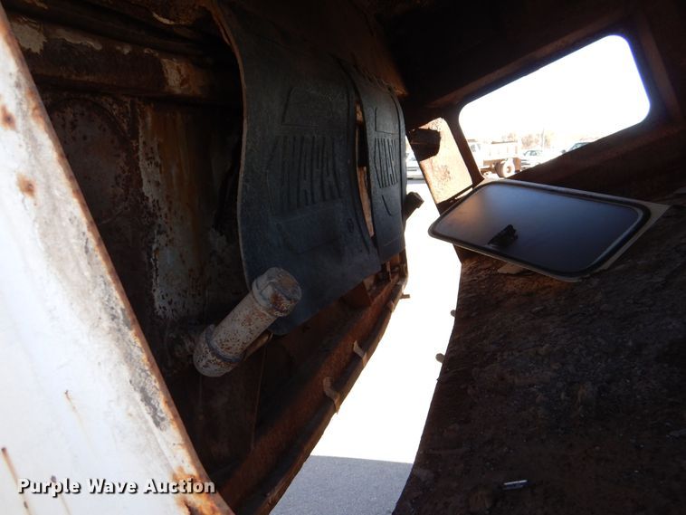 image for item MT9915 2005 Sterling SC8000  street sweeper truck