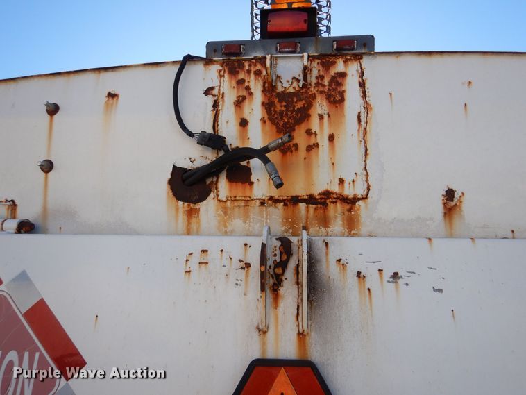 image for item MT9915 2005 Sterling SC8000  street sweeper truck