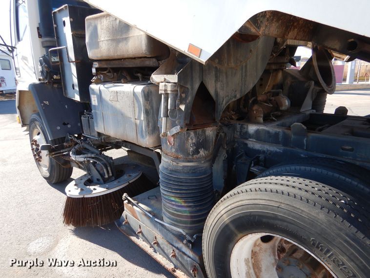 image for item MT9915 2005 Sterling SC8000  street sweeper truck