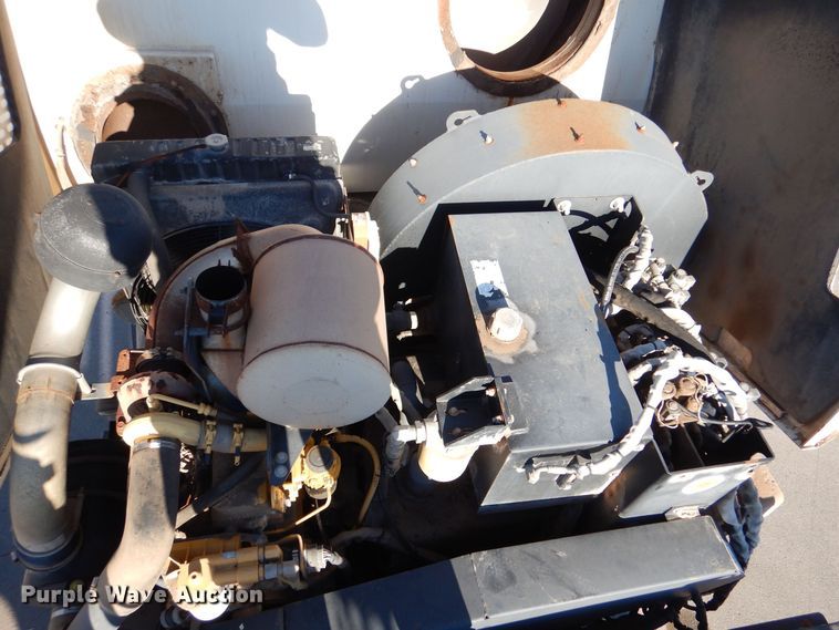 image for item MT9915 2005 Sterling SC8000  street sweeper truck