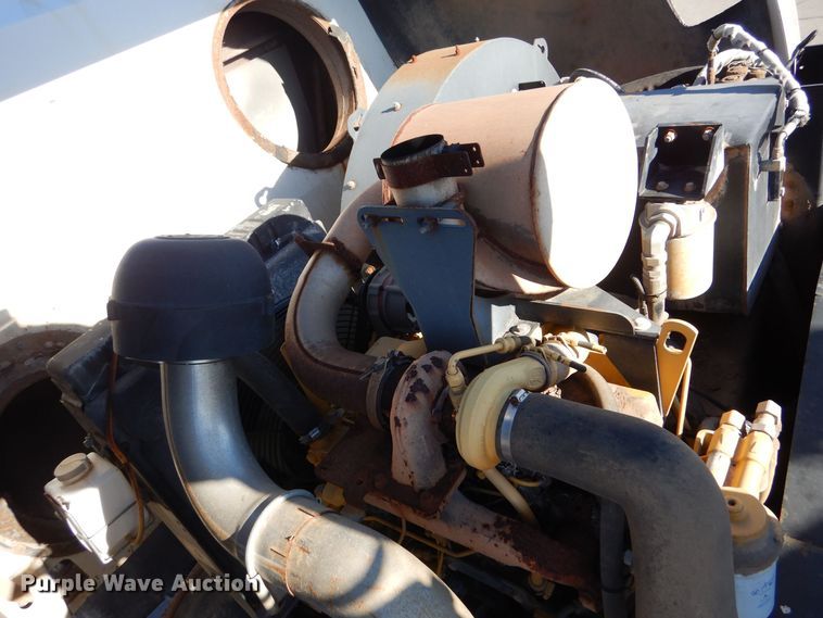 image for item MT9915 2005 Sterling SC8000  street sweeper truck