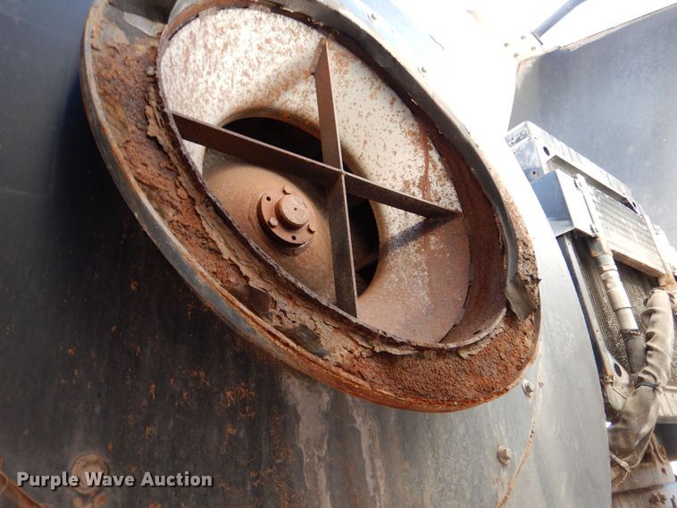 image for item MT9915 2005 Sterling SC8000  street sweeper truck